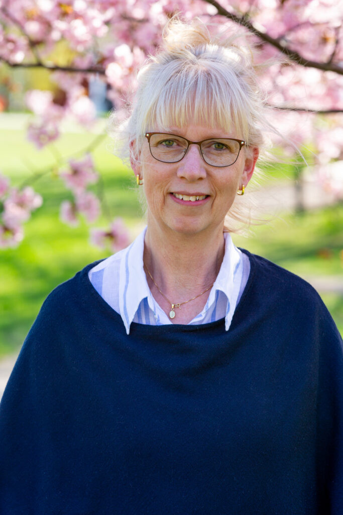 Kvinnlig lärare i grönska